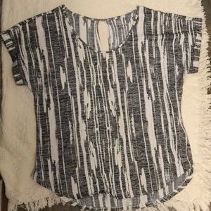 Black and white short sleeve sweater tunic